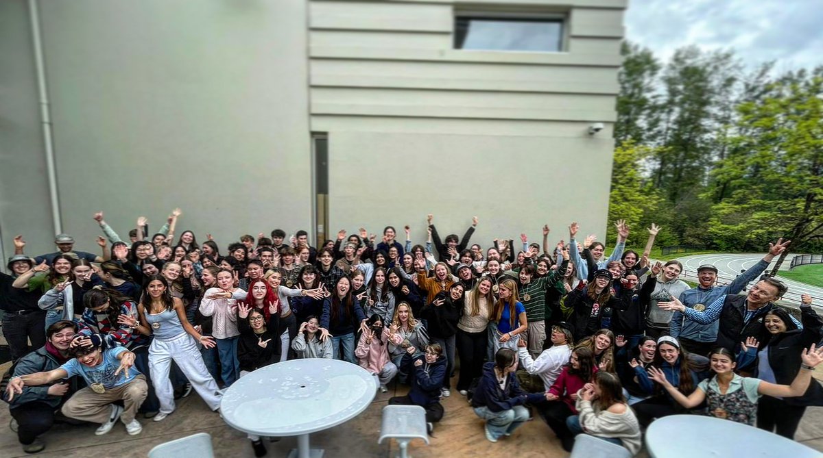 Shoutout to this incredible group of student volunteer counselors! Your dedication in supporting our elementary school students during their time at Cheakamus is inspiring. Thank you for your time, energy and passion in making Cheakamus a place of excellence in outdoor learning.