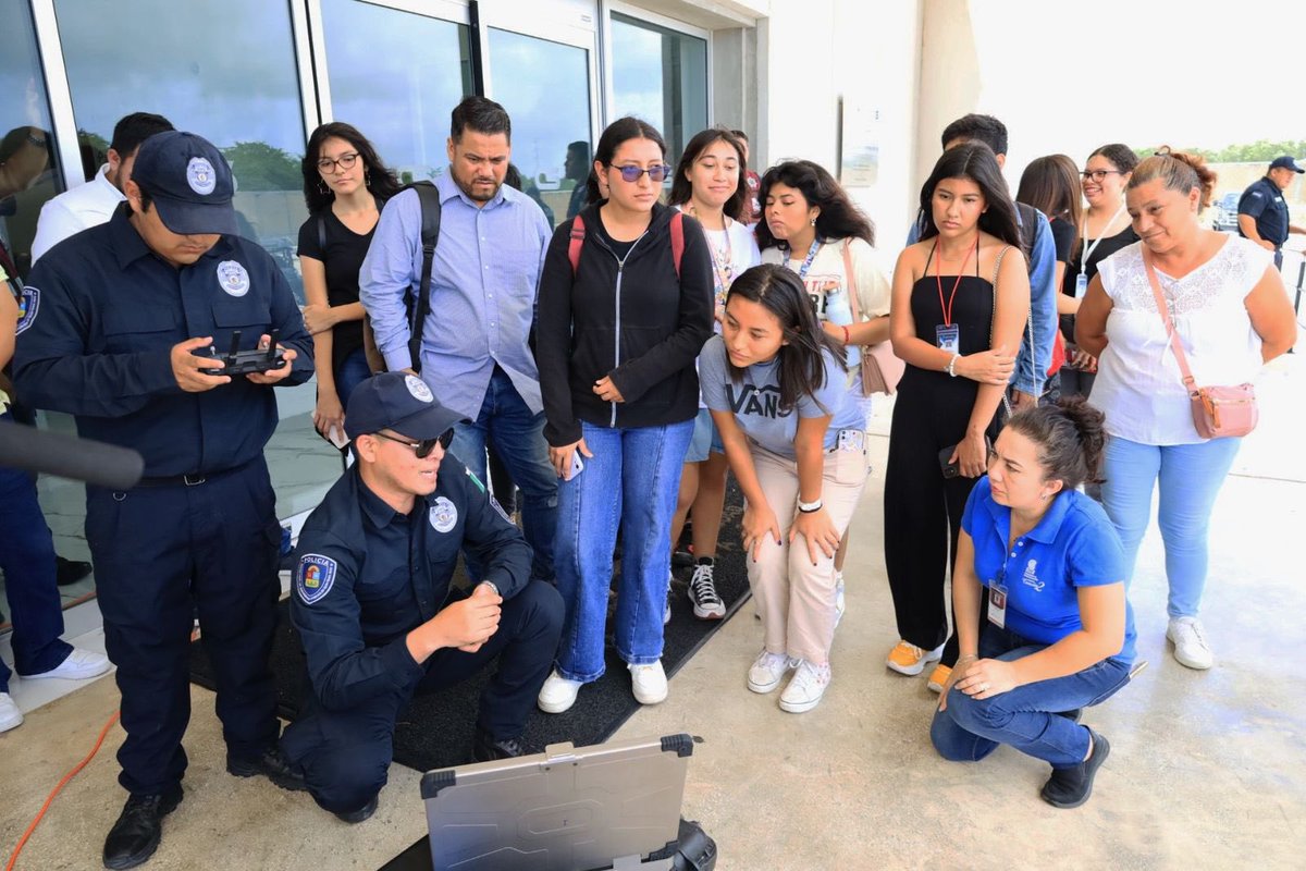 👮🏽 La #SSC impulsa la educación con un enfoque en la construcción de paz con la puesta en marcha de la Universidad de Ciencias y Disciplinas de la Seguridad de Quintana Roo

#Serviryproteger
#Ceroimpunidad