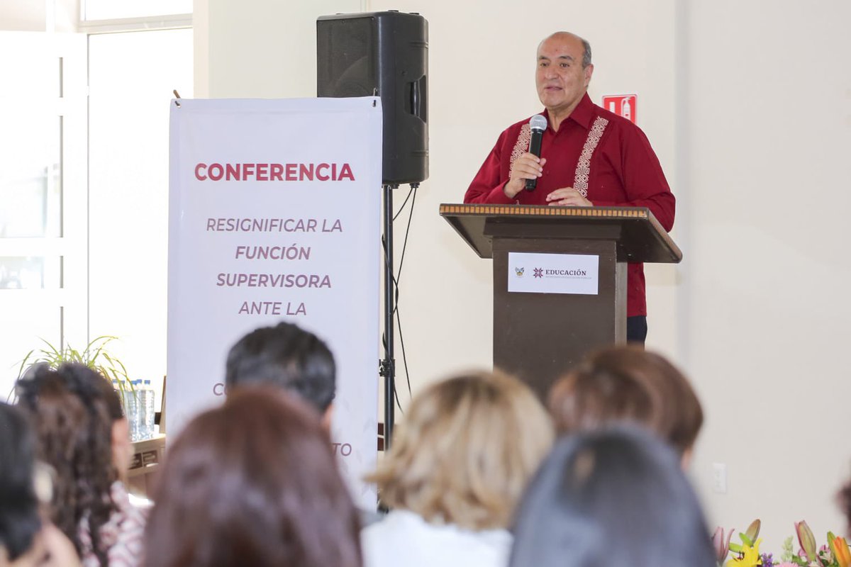 natycastrejonv's tweet photo. Damos la bienvenida a este evento para Resignificar la Función Supervisora ante la #NuevaEscuelaMexicana, Retos y Compromisos para el Acompañamiento; a la Mtra. Edith Cárdenas Muñoz, directora de Elaboración de Materiales Audiovisuales de @SEP_mx, así como a supervisores de las diferentes regiones de Hidalgo. 

Hoy tenemos la oportunidad de escuchar y reflexionar sobre el papel que desempeña el personal de supervisión escolar, cuyas principales acciones son el acompañar a los colectivos docentes, a fin de mejorar sus prácticas, impulsar la puesta en marcha de soluciones a la problemática presentada, y fortalecer ambientes que sean propicios para el aprendizaje.

#PrimeroLaEducación #NatyCastrejón