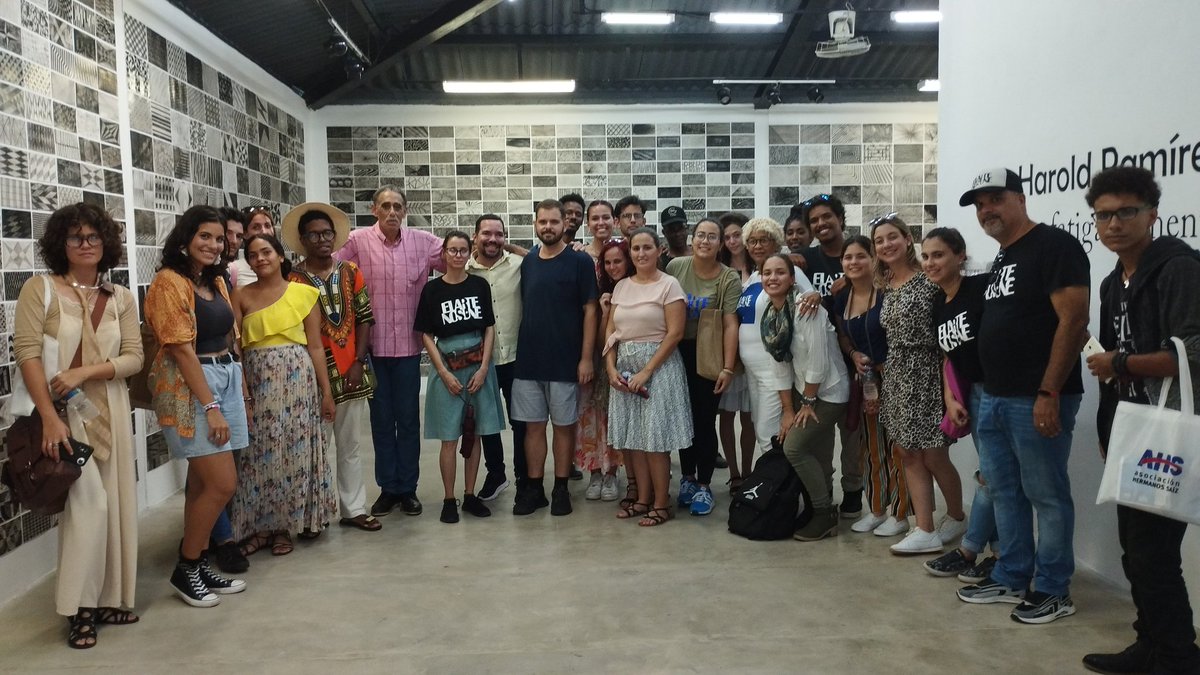 ahsjovenescuba's tweet photo. 🤩 #ElArteNosUne
📷 Compartimos algunas imágenes de la primera jornada de la II Edición de la Jornada de Teoría y Crítica de Arte, en La Habana.
Sigue el evento a través de nuestras redes sociales 📱
#AHSCuba #ElArteNoPara #AlmaAHS #EventosAHS https://t.co/1Rawj1iZkM