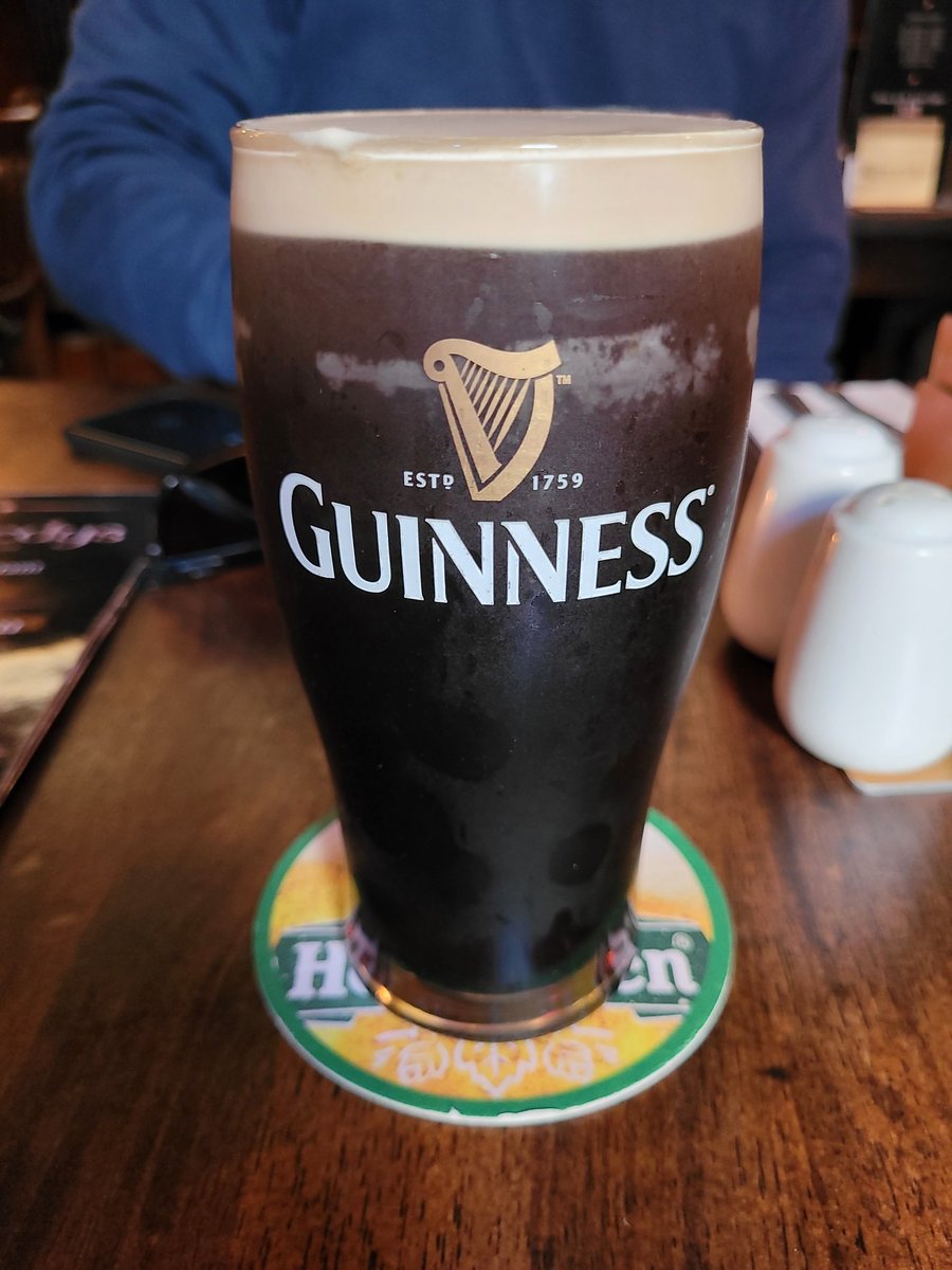 NickyvV's tweet photo. Cheers! 😍 #Ireland #DataCeili https://t.co/cFJVSxLeZO
