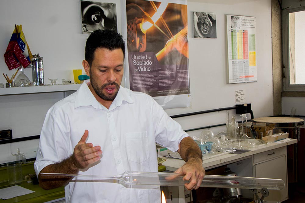 Soplar vidrio: Una ciencia que se funde a unos 1200 °C  

Lee los detalles aquí:
ivic.gob.ve/soplar-vidrio-…