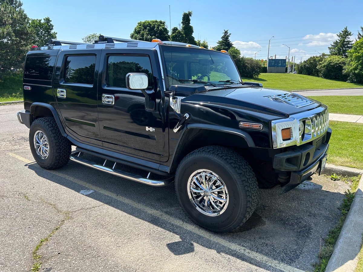 Looking at this remarkably clean big rig I feel like I’ve been transported back to 2002 or 2003.