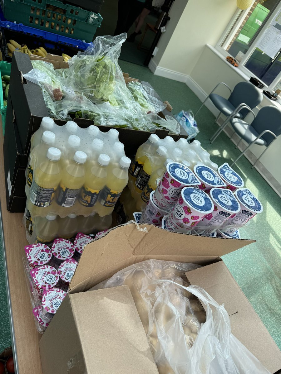 🎉 Great news! Our SYRCOX Food Parcel Service is back! Join us every Thursday at Windale School from 11 AM. 🍽️🍎

🕚 First come, first serve - be early!
📍 Windale School, Blackbird Leys

Spread the word &amp; let’s support our community together! 💪

#SYRCOX #FoodService