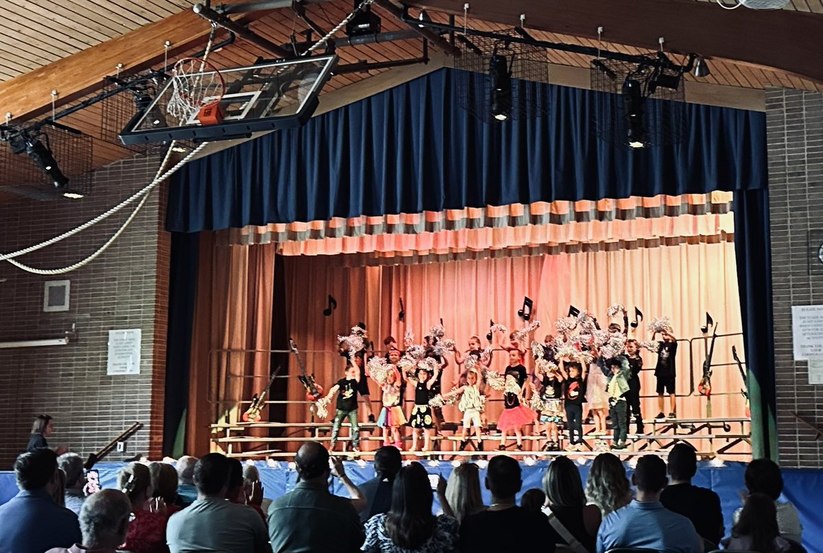 👏🏼👏🏼Thanks to Ms. Palsi and Ms. Perry for another show stopping <a href="/hmr_school/">HMR School</a> Kindergarten Show!!! 👏🏼👏🏼
<a href="/FranklinLakesPS/">FLPS</a>