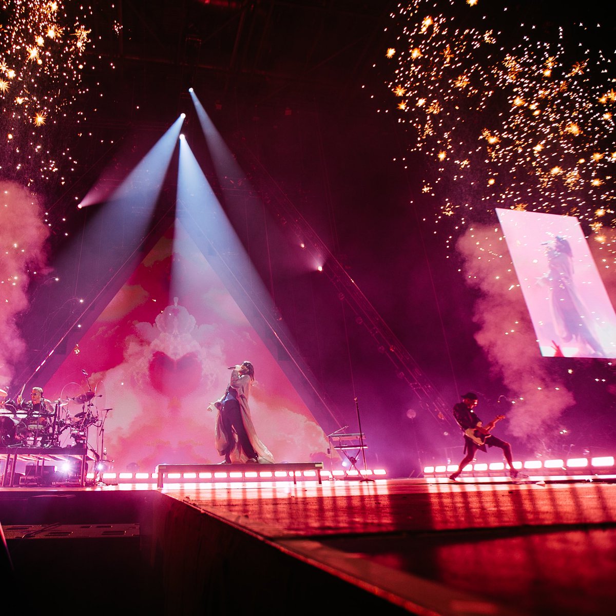 ditchfield_soph's tweet photo. .@30SECONDSTOMARS playing in Manchester last week at the @AOArena
What an unbelievable show they put on, they had one hell of a production ๐ฅ
#SeasonsWorldTour #JaredLeto #ShannonLeto #TSTM #ThirtySecondsToMars #30STM #30SecondsToMars https://t.co/G1KCGjmrYf
