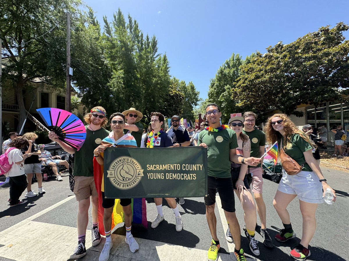 sacyoungdems's tweet photo. Happy Pride! SCYD had so much fun at the Sac Pride Parade last weekend! 🏳️‍🌈🏳️‍⚧️ #sacpride #pridemonth https://t.co/IVcdpZtL2J