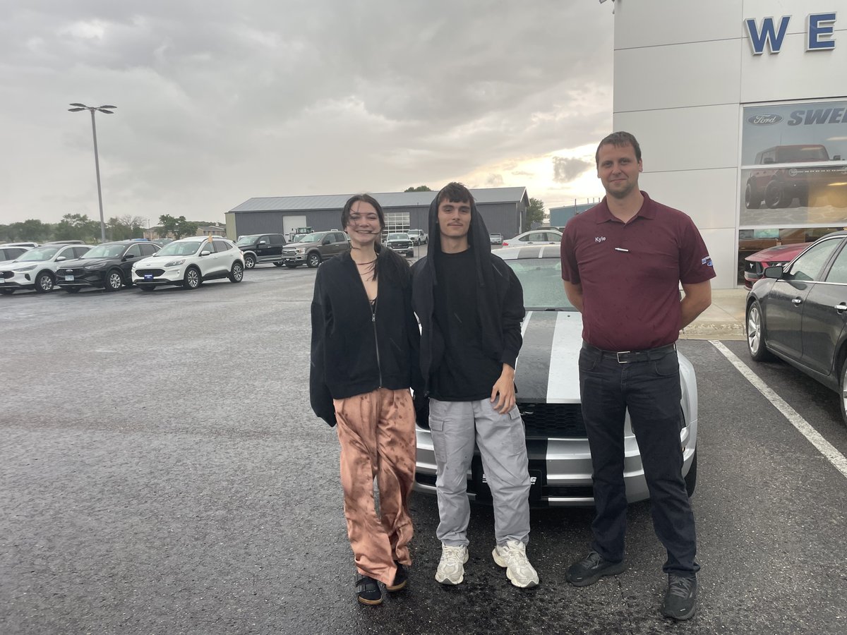 WeelborgFord's tweet photo. 🎉Cole Davidson and Laila Reeve drove from Des Moines Iowa to buy this 2005 Ford Mustang from Kyle Weelborg!
👏 Great work Kyle getting them into this AWESOME Mustang!
https://t.co/0vwsAGwATX
#ThankYou #WeelborgFord #SweetWheelsGreatDeals #Congrats #congratulations #newwhip #ford https://t.co/ynLmqJ6L1d