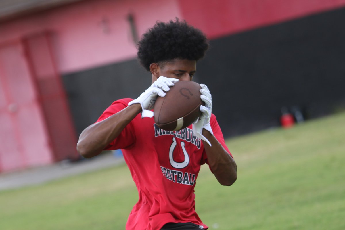 UPdate, My Bad..what happens when you ask wrong guy who just caught the ball...MHS Jordan Avelino with best eyes on a ball pass catch photo