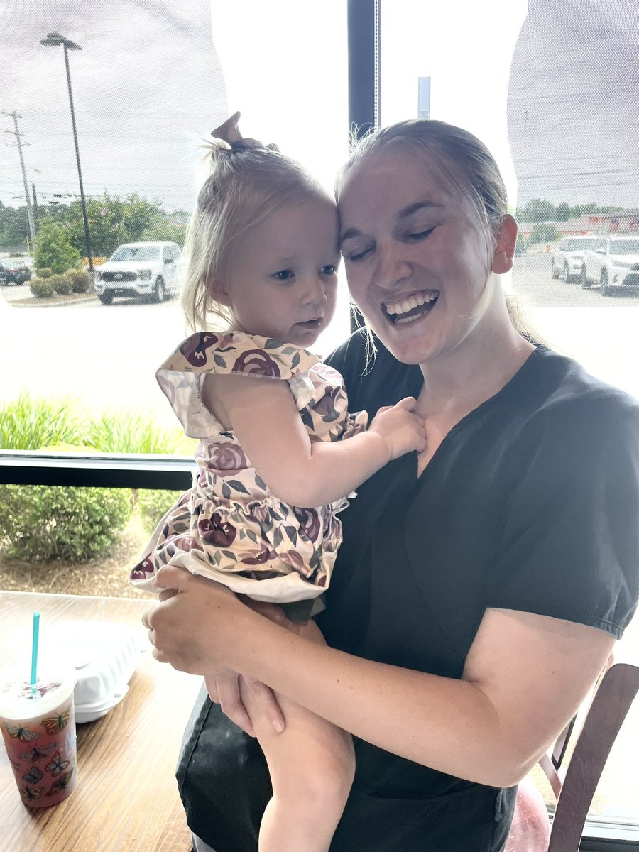 jeytonswift's tweet photo. I got to see my favorite girls today!!! and Allie actually reached for me to pick her up which made my whole week! 🥲💓🦋 https://t.co/ZT22PYH5zT