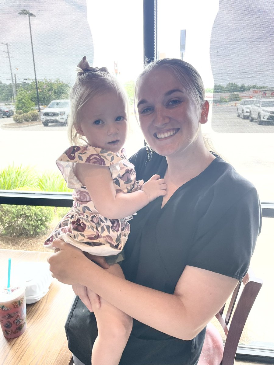jeytonswift's tweet photo. I got to see my favorite girls today!!! and Allie actually reached for me to pick her up which made my whole week! 🥲💓🦋 https://t.co/ZT22PYH5zT