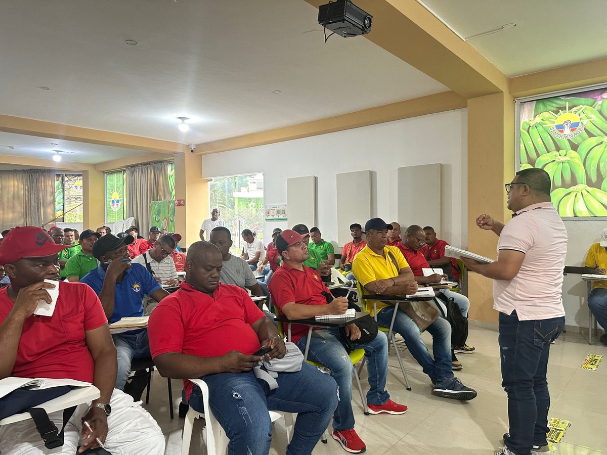 SINTRAINAGRO Seccional Carepa Presenta Plan de Trabajo para el Segundo Semestre de 2024

Benjamín Rojas Chamorro, presidente de SINTRAINAGRO Seccional Carepa, socializó el nuevo plan de trabajo para el segundo semestre de 2024. 

#Sintrainagro #LaFuerzaQueNosUne