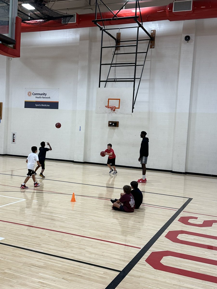 SouthportBBall's tweet photo. Some pictures from the 4-6 grade youth camp! Shout out to @DonovanBrewer9 @Samuel_lloyd0 @JamesKalala2006 for showing the future what it means to be a Cardinal! #FutureCards https://t.co/Uxah9hPZAY