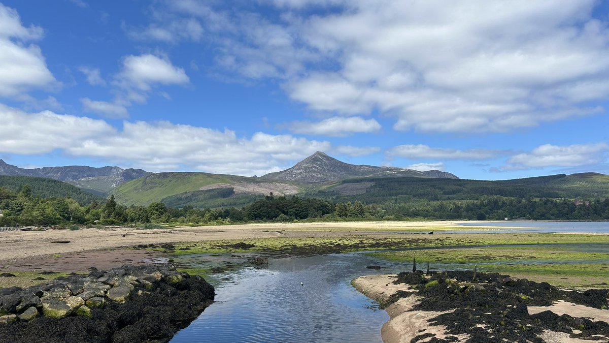 vivienne7's tweet image. Another glorious day in paradise ☀️ 😍
This was Myles’ favourite walk - the Fisherman’s Walk in #Brodick 
#Lamlash &amp;amp; Holy Isle looking gorgeous too