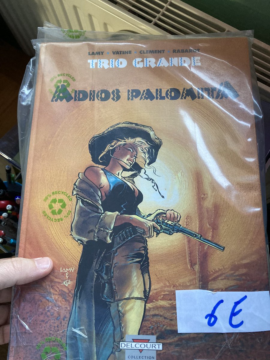 darthfilou's tweet photo. On continue un peu le déballage de #bd dans un #threadbd décousu 😅
(Oui pour #lespassagersduvent je me lance dans une collection #EO Glenat & Casterman 🤪)
(& pour balade…. J’ai donc désormais les 3 premiers en #EO (ou plutôt dans leur jus 🫣) … la suite s’annonce ardue🥺)
4/6 https://t.co/cIg5FqC1Ky