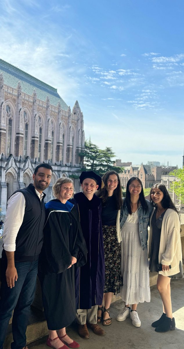 Hooded. ✨👨🏼‍🎓

I’m forever grateful to everyone that helped me get here @SD_RISEMHLab <a href="/DukeU/">Duke University</a>  <a href="/UWPsychology/">UW Psychology</a> <a href="/YalePsych/">Yale Psychiatry</a> 

Next stop: <a href="/UofMaryland/">Univ. of Maryland</a>   <a href="/GMAP_umd/">Global Mental Health and Addiction Program (GMAP)</a> !