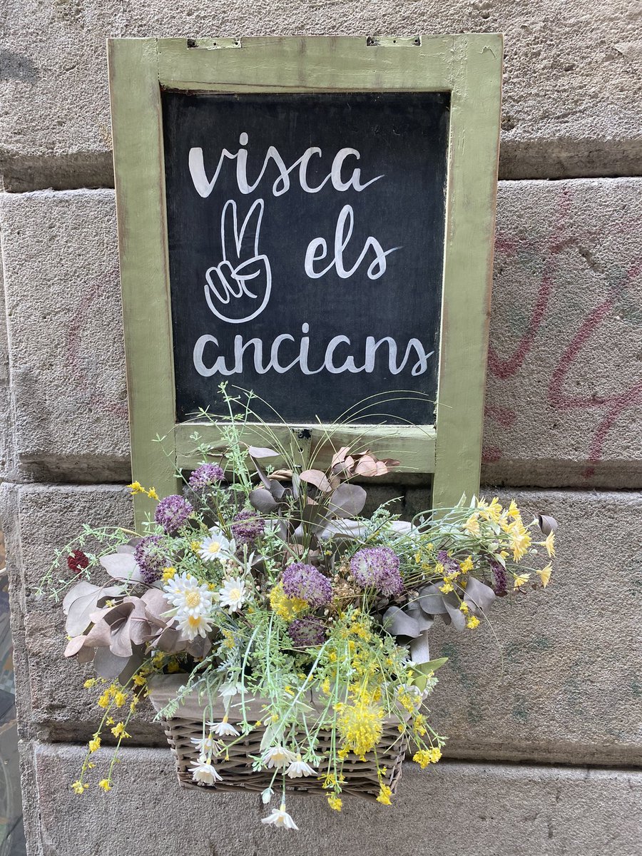 Muntsus's tweet image. “Visca els ancians” gran iniciativa de @santegidio_ES, que dona valor a la vida dels ancians, prevenint la solitud i la institucionalització. Una dedicació a les persones grans cada vegada mes necessària per viure a casa santegidio.org