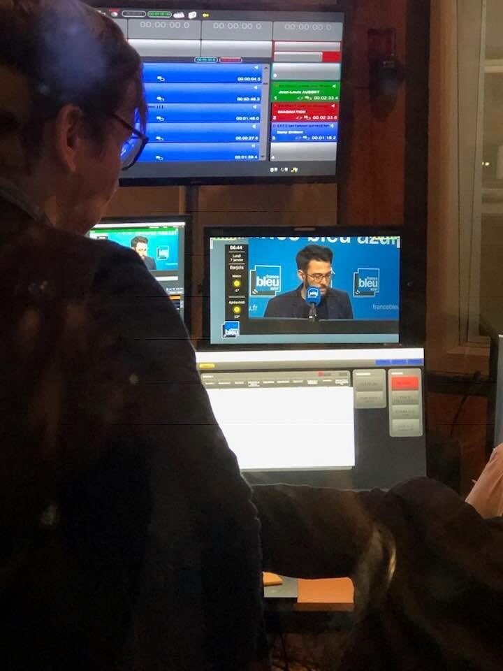 guilhemricavy's tweet image. On reconnait @MerouNico sur le moniteur en régie ce 7 janvier 2019 dans les locaux de @francebleuazur sous le diffuseur @NETIA_software Il y a un Ricavy sur cette photo : Vincent, mon cousin, de la tech de France 3, venu de Paris 😉 @lgauriat