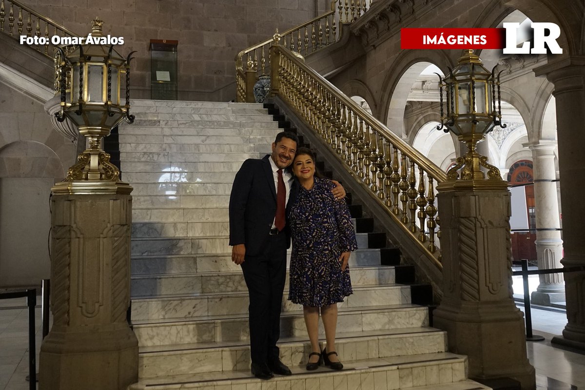 LaRazon_mx's tweet photo. El Jefe de Gobierno, @martibatres y su próxima sucesora @ClaraBrugadaM aseguran trabajar de la mano para seguir con la cuarta transformación

📸: Omar Ávalos https://t.co/FNMlC6tzC4
