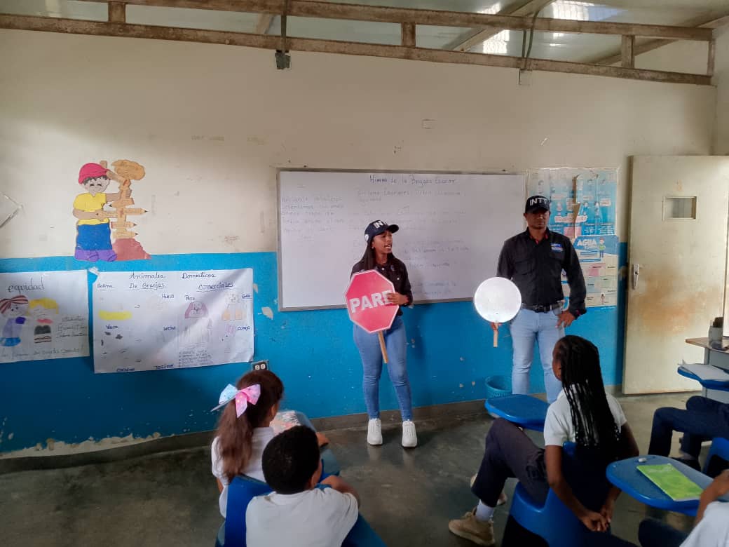 InttContigo's tweet photo. #Educación | La Oficina del INTT Higuerote y @PNBVzla en la semana de la seguridad vial, impartió conocimientos sobre educación vial a los alumnos de la Unidad Educativa Nacional Aristóbulo Isturiz parroquia Curiepe, Mcpio. Brión del estado Miranda.
-
#CreemosEnNuestraGente https://t.co/1cQx7KwTb4