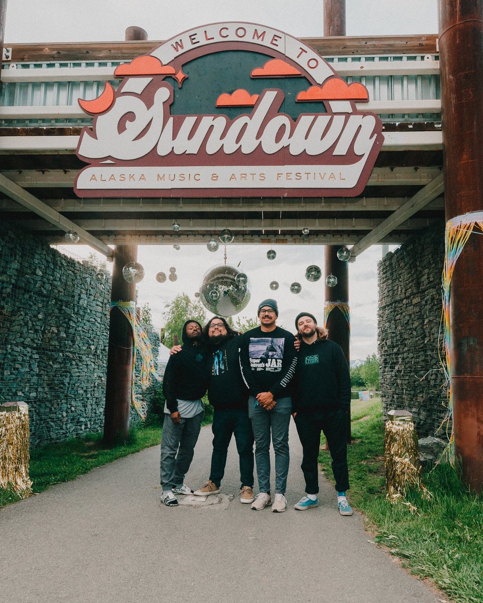 sarinasolem's tweet photo. noise brigade back in their hometown for sundown 🫎 https://t.co/5qxFcvM5Sn