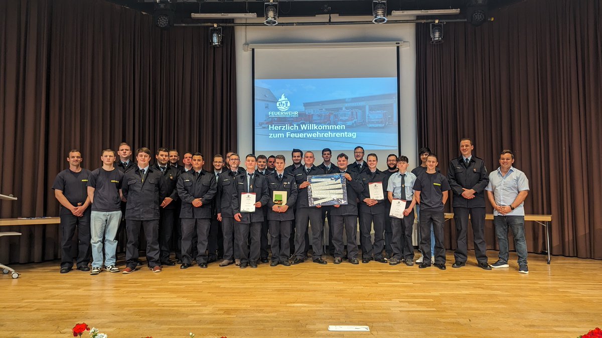 fwwirges's tweet photo. Ehrenamtstag 2024 - Aufstufung zum Löschzug https://t.co/IUs5VPtwy0 #feuerwehrvgwirges #feuerwehr #112 #f4y #wirges https://t.co/5RtWm0e2g3
