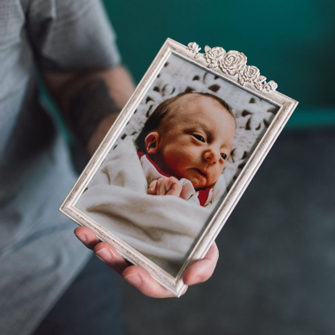 CanuckPlace's tweet image. Mike's daughter Roz, born with Trisomy 18, spent 29 precious days at Canuck Place, and today, Mike is sharing his perspective on fatherhood. #CanuckPlace #FathersDay

youtu.be/HmTRmJe-sdE