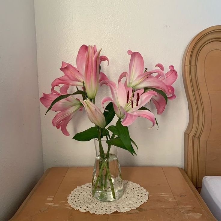 i3Moment's tweet image. Lilies