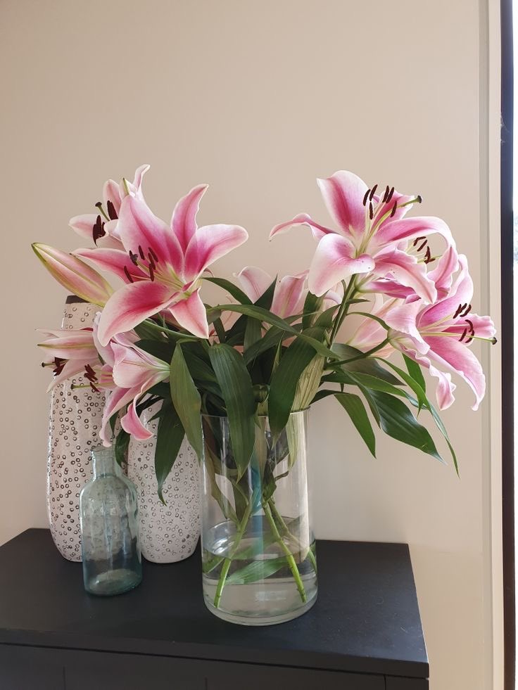 i3Moment's tweet image. Lilies