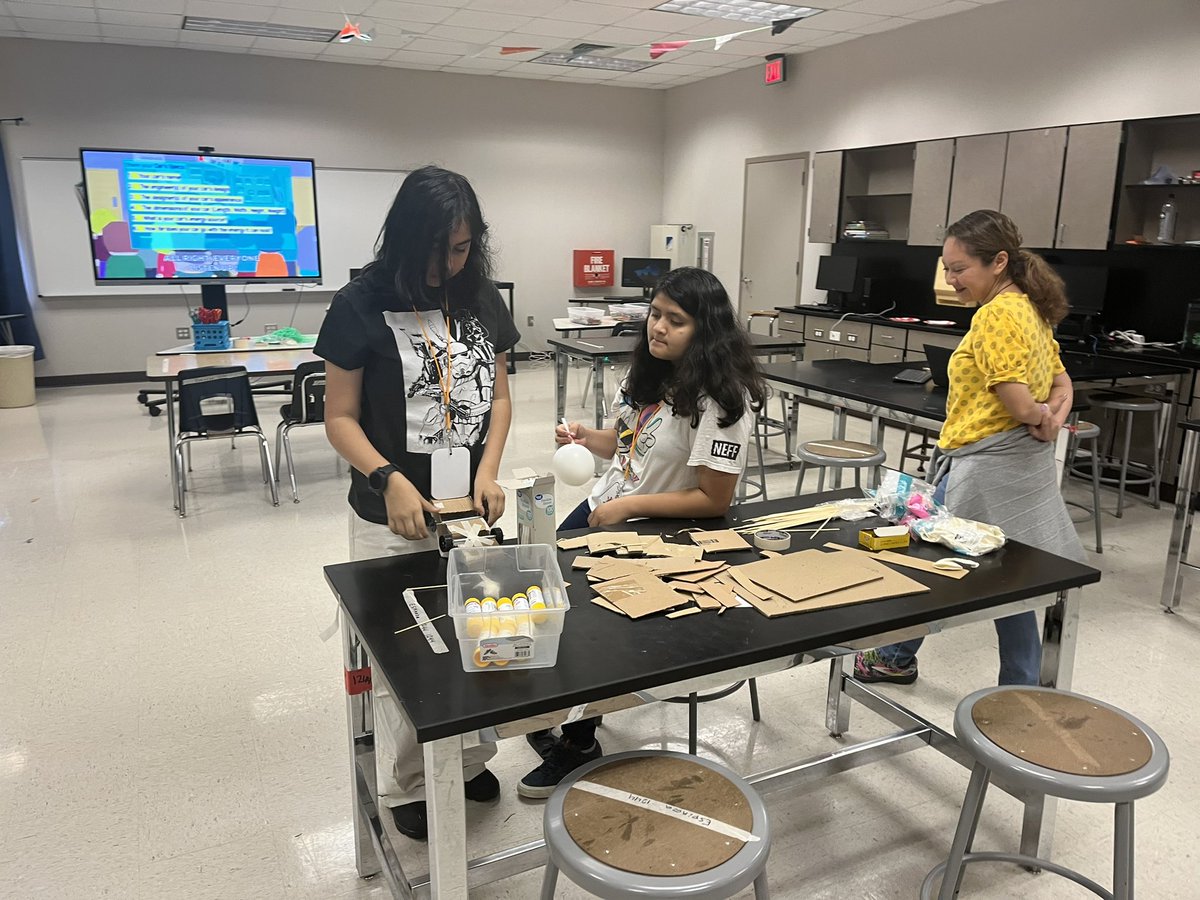jacobskarend's tweet photo. Check out our 2024 Alief MS- Chemours STEM Camp engineers in action!!! #SummerSTEMFun@AMS!! @AliefISD @chemours @aliefstem @aliefScience https://t.co/t93hspnl4b
