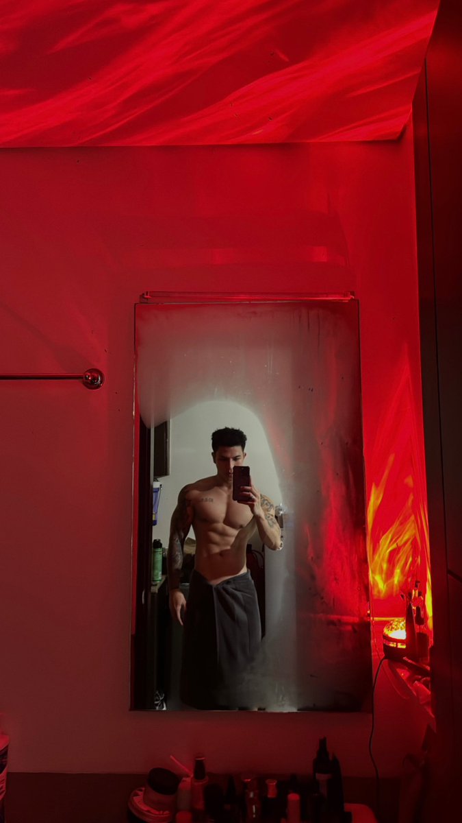 HimboAlpha's tweet photo. Need some company. https://t.co/JhWIX6xTgj