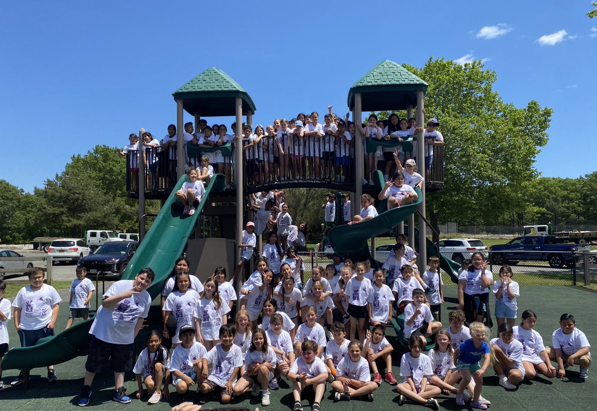 4th grade moving up was a major success! We had the best day with family, friends, and teachers 💜 <a href="/HamptonBaysES/">Hampton Bays ES</a> #WeAreHB #HBstrong