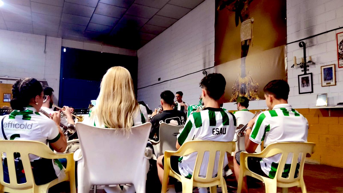 AMCRISTODGRACIA's tweet photo. ¡Que bonitos 𝙙𝙞𝙖𝙨 𝙙𝙚 𝙜𝙡𝙤𝙧𝙞𝙖, 𝙥𝙖𝙧𝙖 𝙨𝙤𝙣̃𝙖𝙧 estamos viviendo en nuestra ciudad! 😎

𝑪𝒐𝒓𝒅𝒐𝒃𝒆𝒔𝒊𝒔𝒕𝒂𝒔… ¡Estamos preparando algo! 🤍💚

@CordobaCF_ofi ⚽️

#EstamosVolviendo https://t.co/24ATtZR5DP