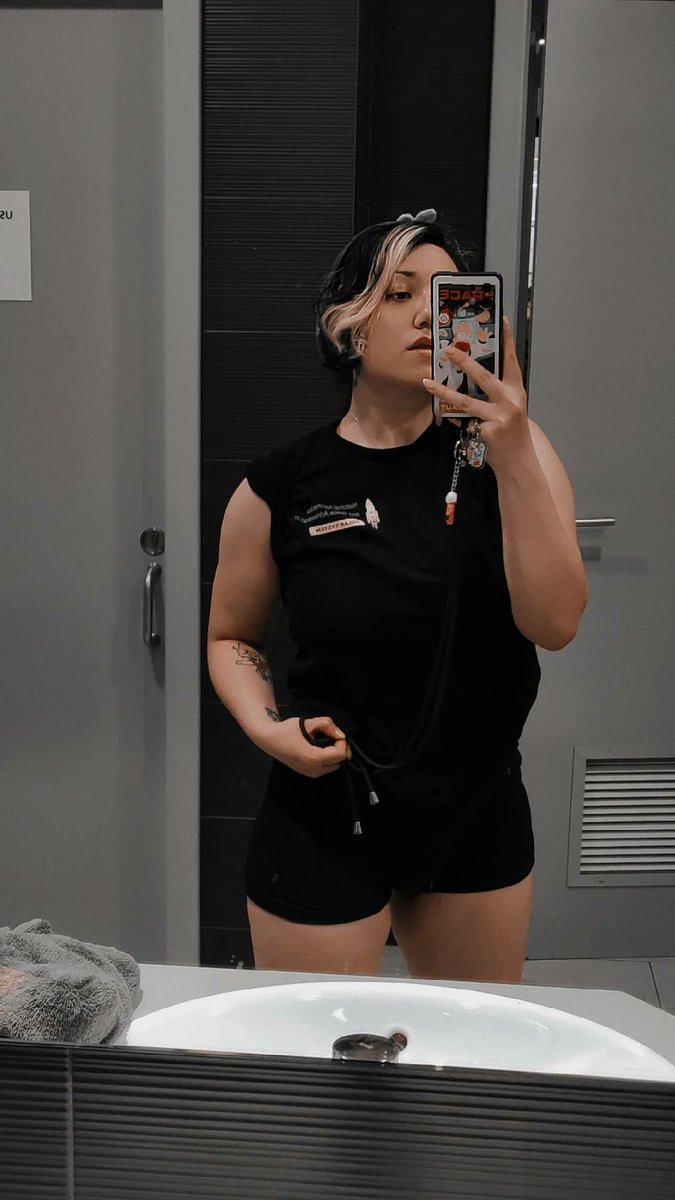 AnIdiotAlien's tweet photo. Another sucesful day at the gym 🤙 (my but still hurts from the last spinning class but I am starting to enjoy the sessions) https://t.co/U9TwAc5TBF