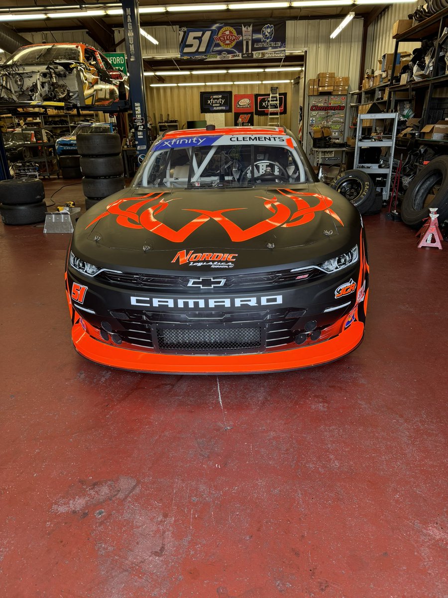 AdamKingBSU's tweet photo. This scheme is 🔥!!!  @JClements51 and @JCR_Clements51 are going to going hard in Iowa!   Always fun when the Wisconsin partners jump on board with all the partners!   @whitetaildip @RootArchery @Benz_Beverage_Depot #FlyingEagleExpress https://t.co/GNXowjwjtr