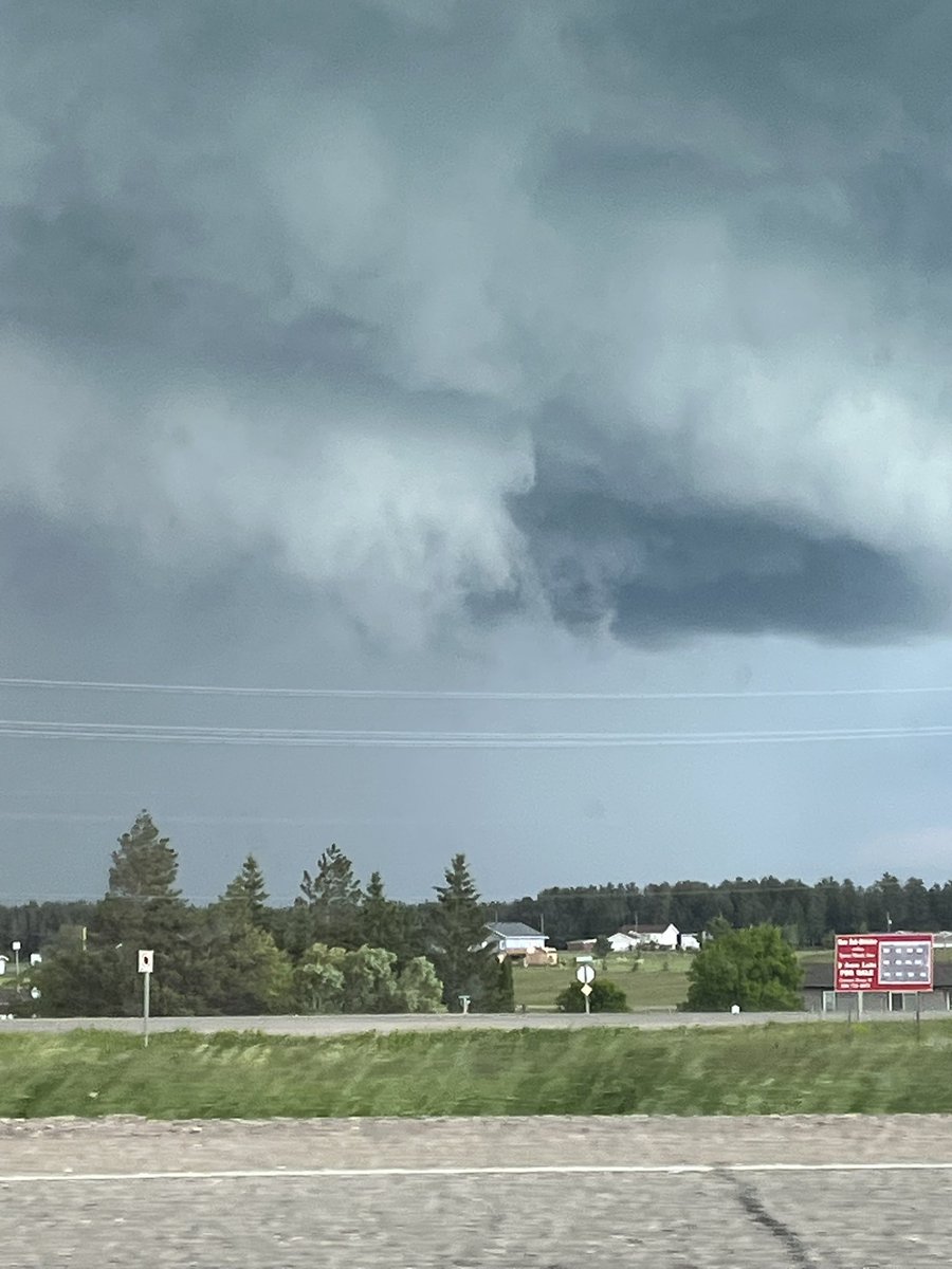 New area of rotation developing just east of CFB ShIlo. 5:20pm CDT. #mbstorm