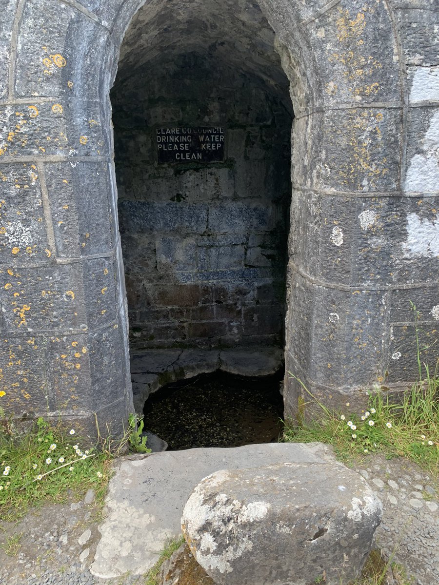 lavenderghostco's tweet photo. Then on the road we came across this well!!!!!! A beautiful little pool of water.
Could be haunted⦠maybe the water keeps the ghosties away??
#SaveLockwoodandCo
#AmazonSaveLockwood https://t.co/xdz50O0FXT