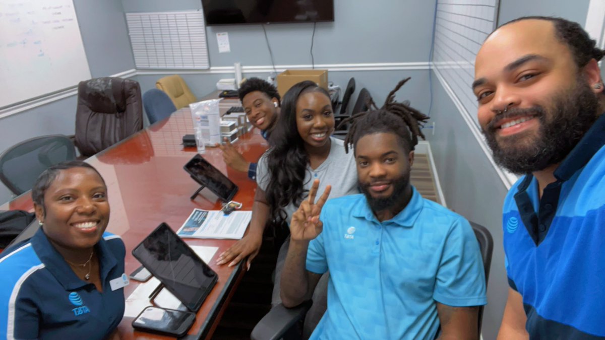 Thrilled to strengthen our partnership with the business team. Today we were able to showcase the added benefits AT&amp;T offers to small business employees. #YouRefer 
<a href="/DomDavis_/">Dom Davis</a> <a href="/carawfields/">Cara Fields</a>
