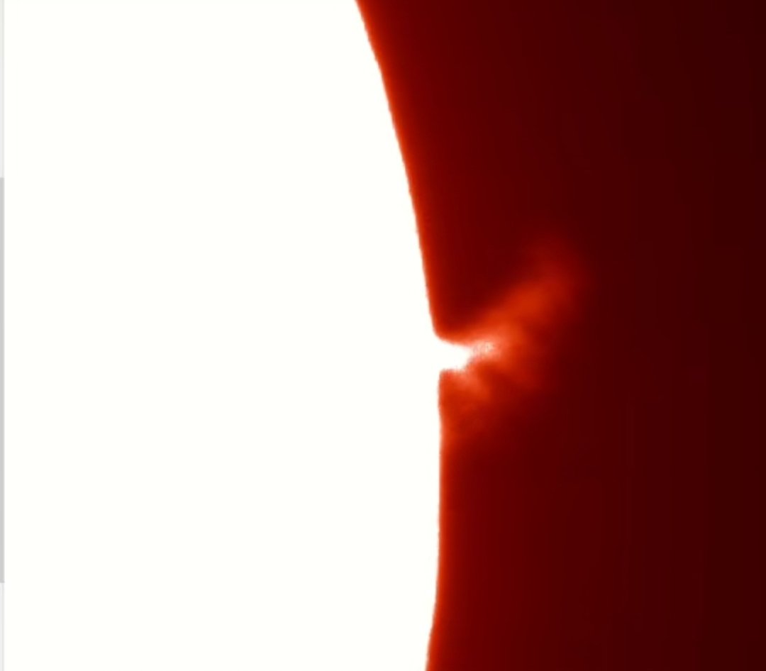 earth_is_mars's tweet image. This is Happening now. Is the Sun about to birth a planet?  That little speck is planet Mercury.🌞💥🌚🌏
#UniplanetaryEvolutionTheory #UET