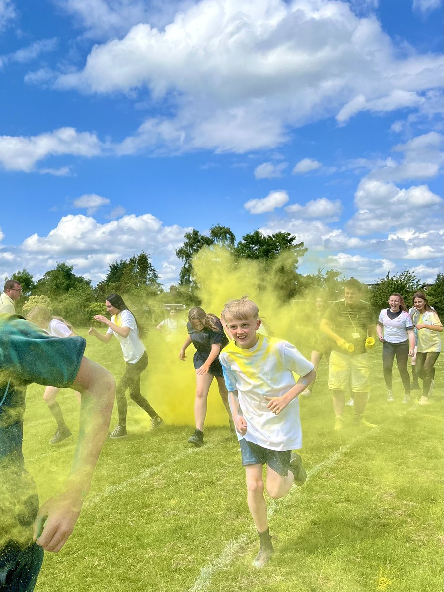 MiddlewichPE's tweet photo. 🟠🔴🔵🟡MHS Colour Run 2024🟠🔴🔵🟡 https://t.co/BWw82Q61c9