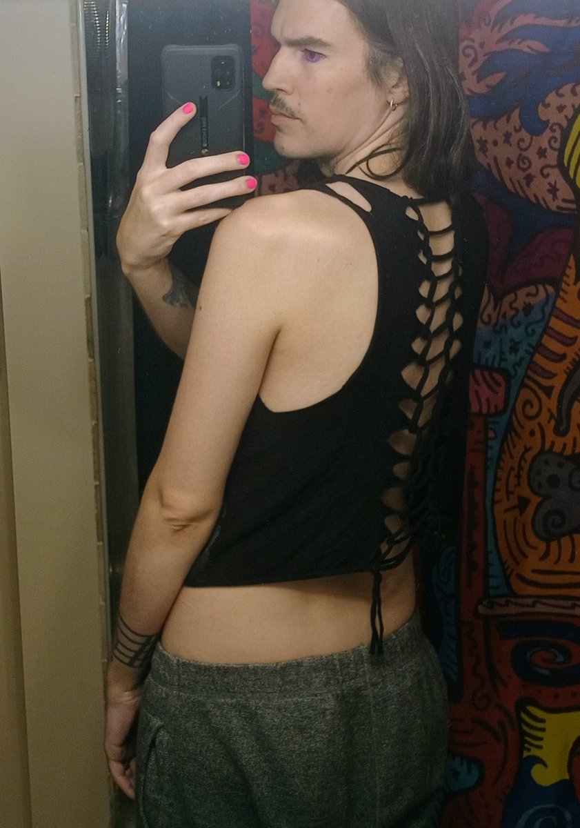 NoFunOverlord's tweet image. see?