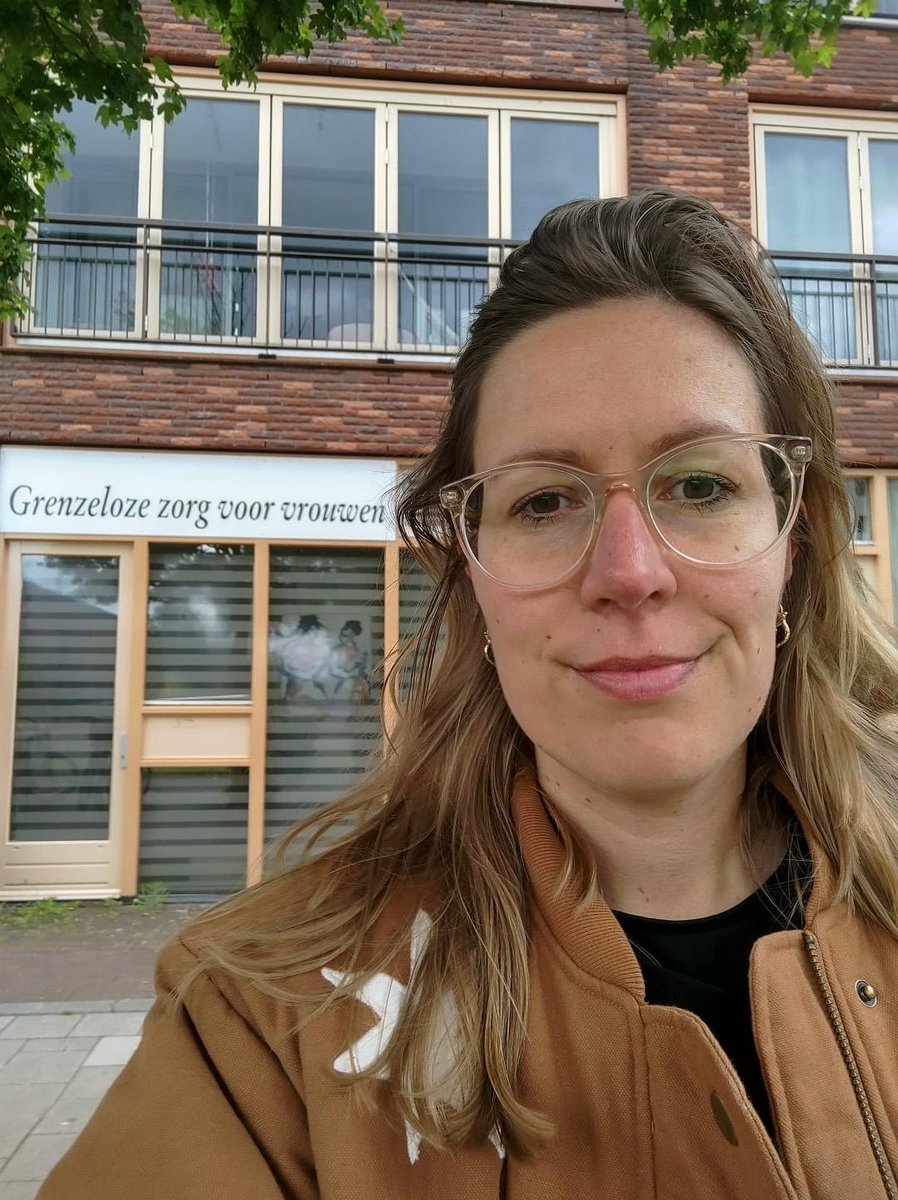 Op bezoek bij de vrouwenkliniek in mijn oude buurt in de Bijlmer. 

In gesprek over seksuele gezondheid en het belang van goede informatie om zelf keuzes te maken. Anticonceptie in het basispakket lost veel onnodige zorg op.

Meer over de vrouwenkliniek:
parool.nl/a-ba2f6cf3