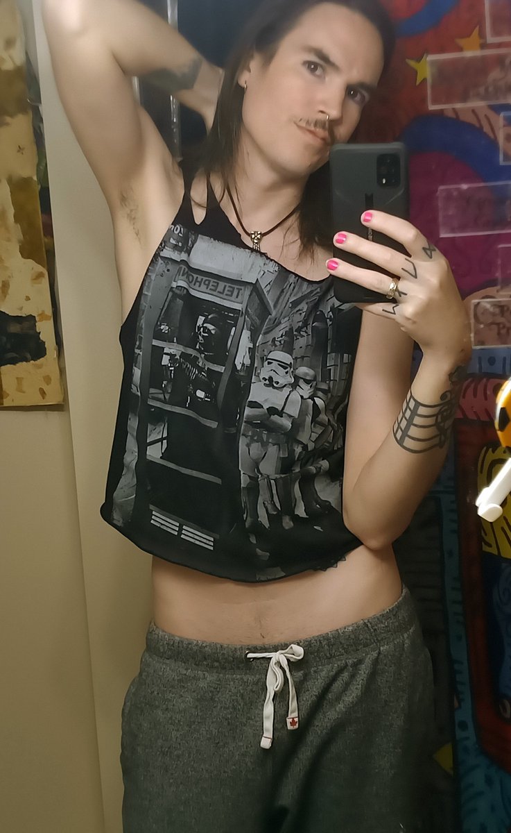 NoFunOverlord's tweet image. see?