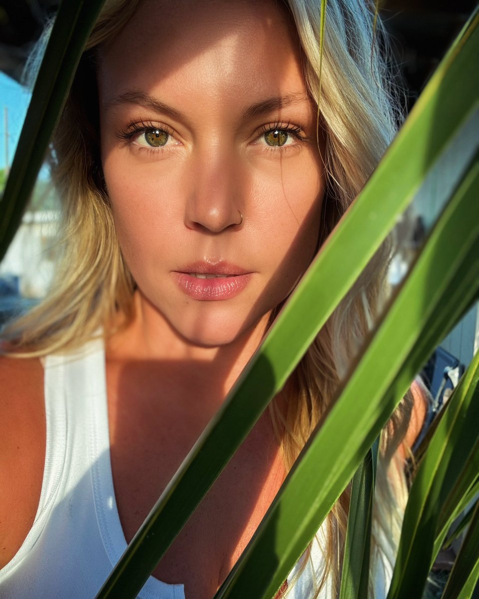 Agnes Bruckner tweet media