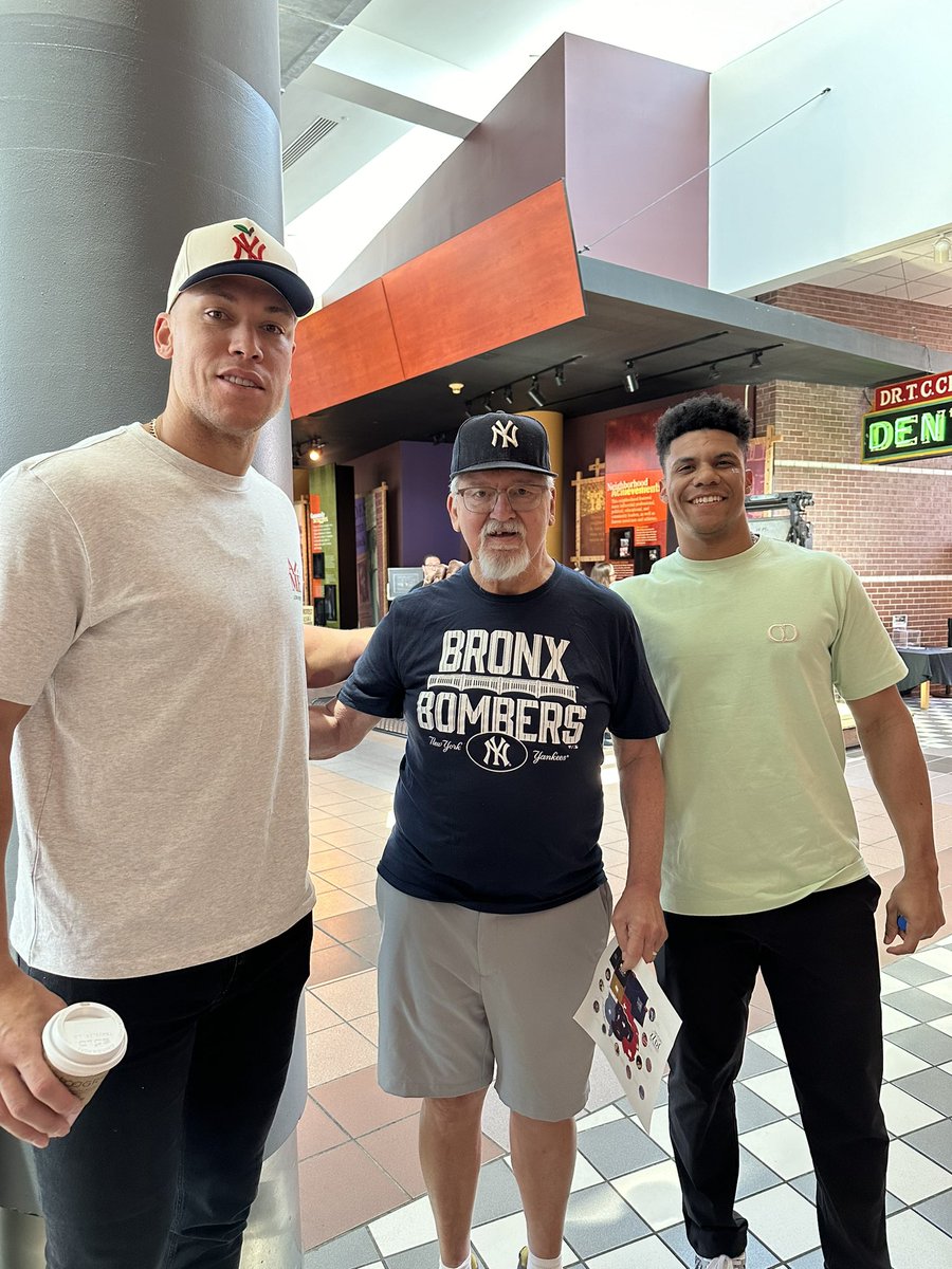 mick_yoder's tweet photo. @YESNetwork @Yankees @ATT @Yankees @YESNetwork Checking out the  @NLBMuseumKC museum before tonight’s game in Kansas City and ran into some future HOFs!  Wonderful birthday surprise for my dad, 77 years young today! #YESFanPhoto https://t.co/0HsYvdjjuW