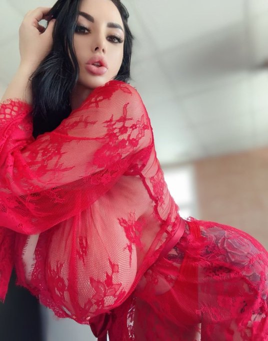 2 pic. What is your personal choice?
Sweet pink or hot red?
?or ❤️‍??

https://t.co/206fhvebga https://t