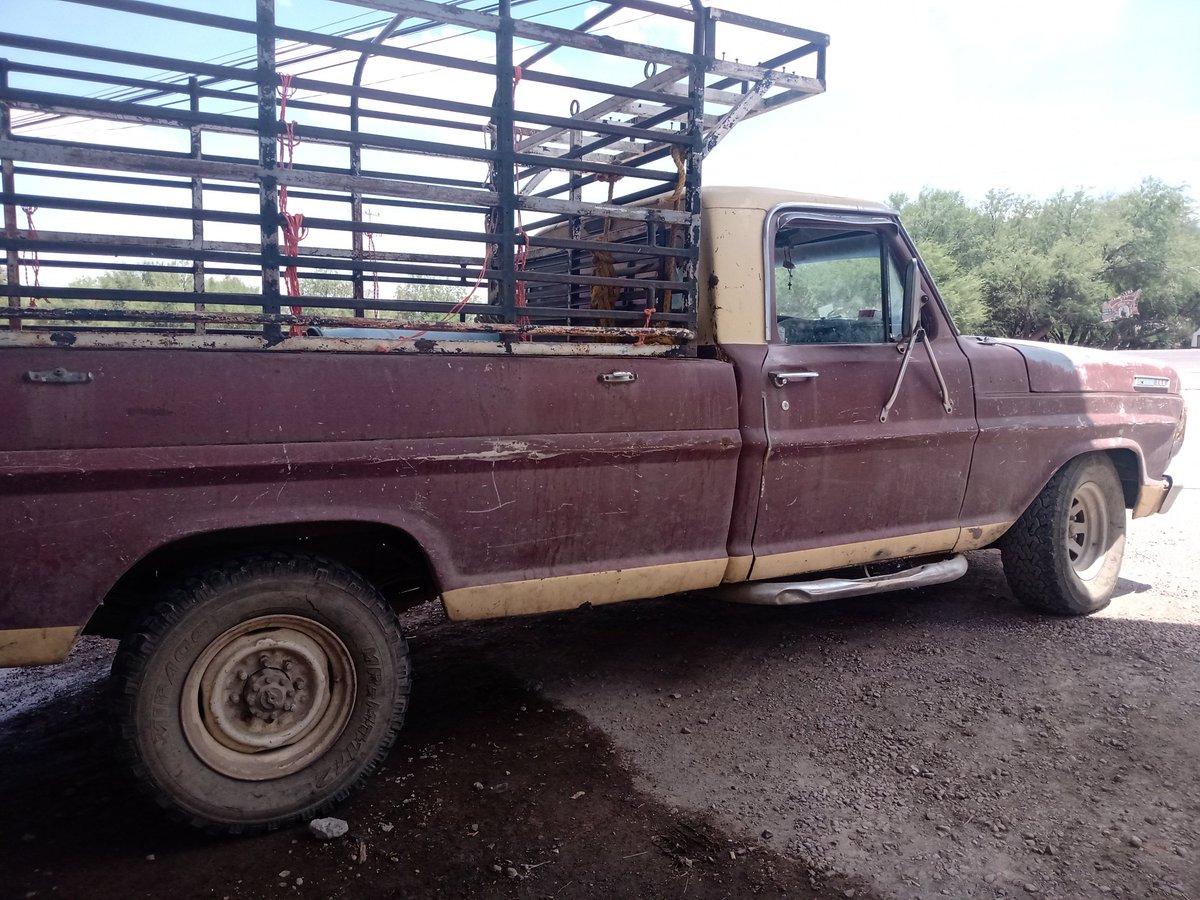Man40_s's tweet photo. Tu que vez? 

Yo veo gente trabajadora de rancho, que se la rifa todos los días en sus cultivos... https://t.co/V3GHO9SNAB