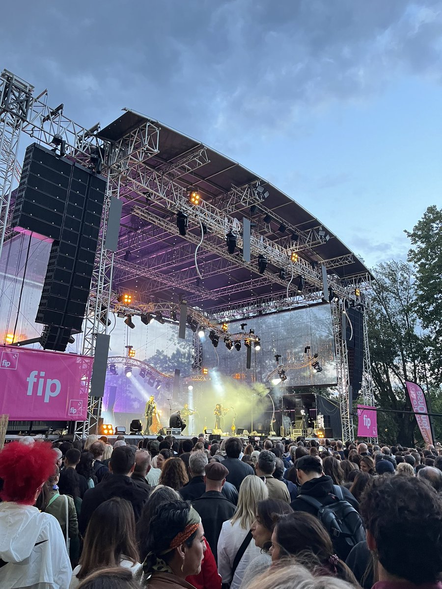 PierrickBgs's tweet photo. RIO LOCOOOO est lancé à #Toulouse ! 🥳
Joie de retrouver @Babpravi qui interprète la grande Dalida. Une belle soirée qui s’annonce 🥰🫰🏻#RioLoco https://t.co/sxod0cx5GU