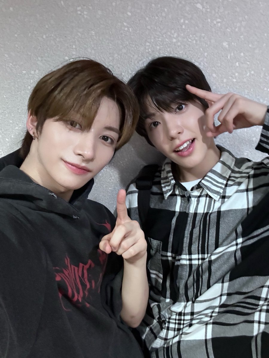 NEXZ_official's tweet photo. 6月14日(金)
日テレ系 #DayDay. 生出演📺✨

＼🐈‍⬛D-1🦦／

#NEXZ_DayDay_初パフォーマンス
#Ride_the_NEXZ_Vibe
#NEXZ #ネクスジ #넥스지 https://t.co/JmxCmfDErn