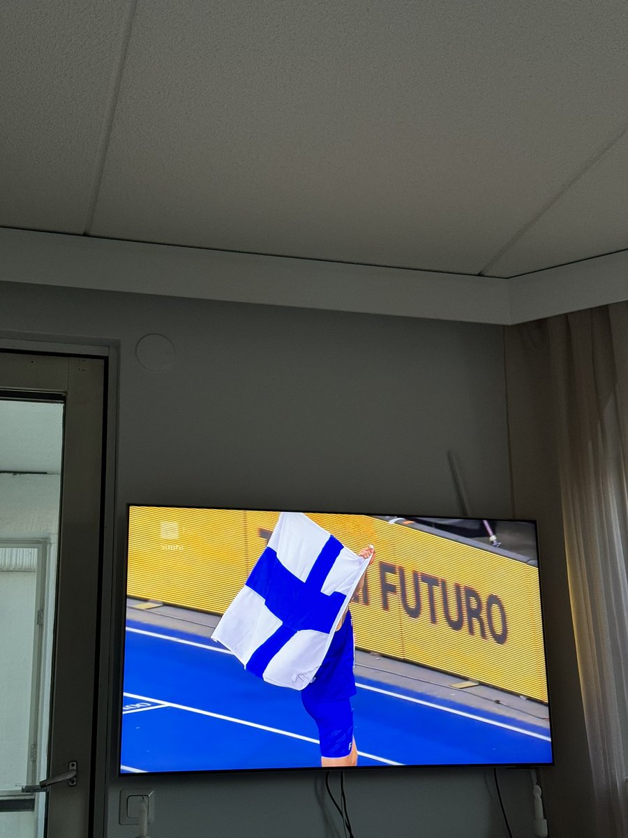 ami_susanna's tweet photo. Mahtavaa Helander! Keihäsmiehet ei petä kovassa paikassa 🇫🇮🇫🇮 https://t.co/H33IT2vgJ3
